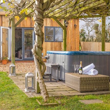Wisteria View With Hottub & Cabin Sleeps 20 Chippenham  Exterior foto